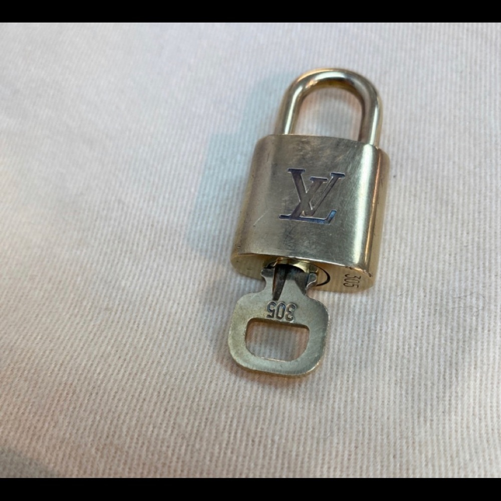 Louis Vuitton lock and Key # 305
